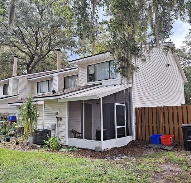 Building Photo - 6111 SW 8th Pl