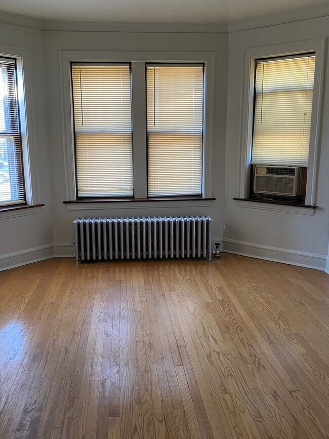 Building Photo - 7759 S Prairie Ave