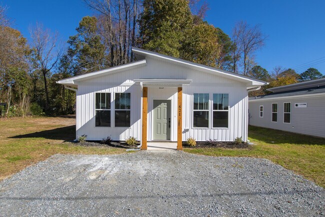 Building Photo - 821 Martin St
