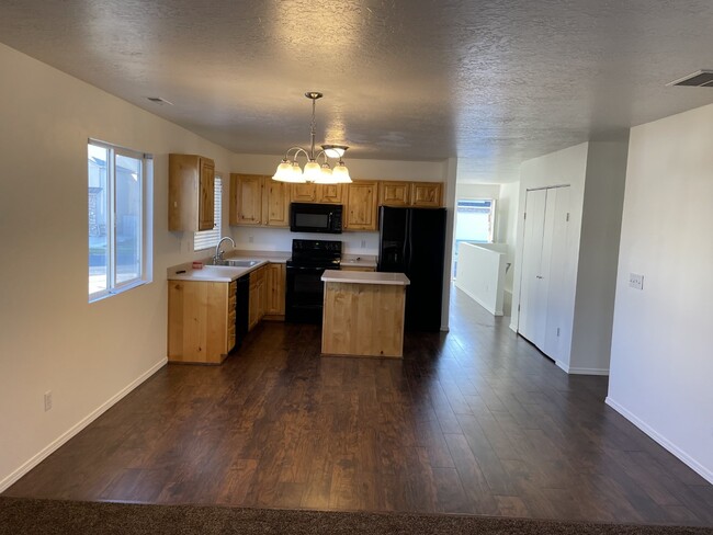 Eat In Kitchen - 6728 W Oak Vista Dr