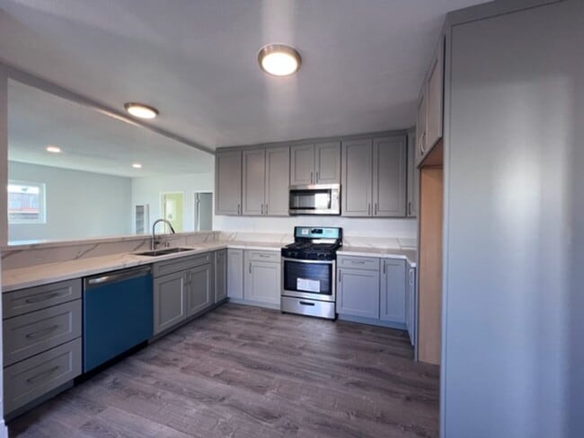 Building Photo - Upgraded Large Home