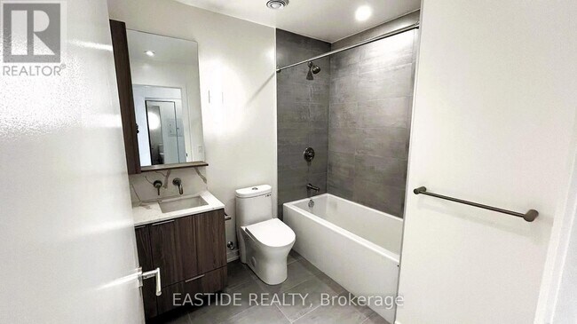 Photo du bâtiment - 110 Broadway Ave