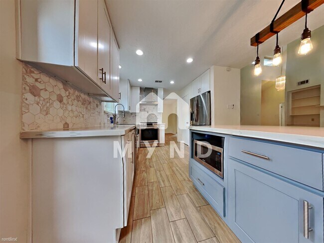 Building Photo - 4 br, 2.5 bath House - 2226 Rolling Meadow...