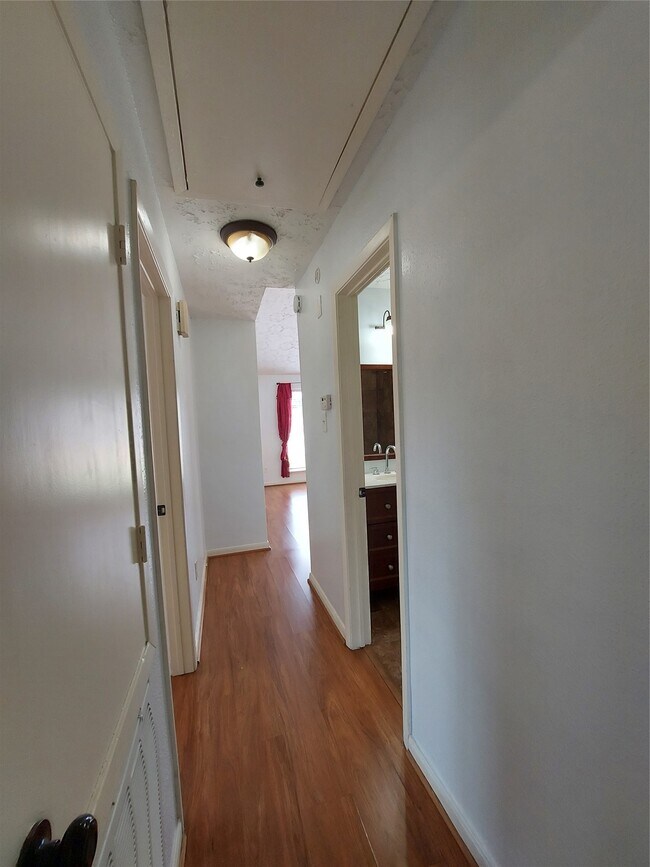 Foto del edificio - 3807 Quiet Pl Dr