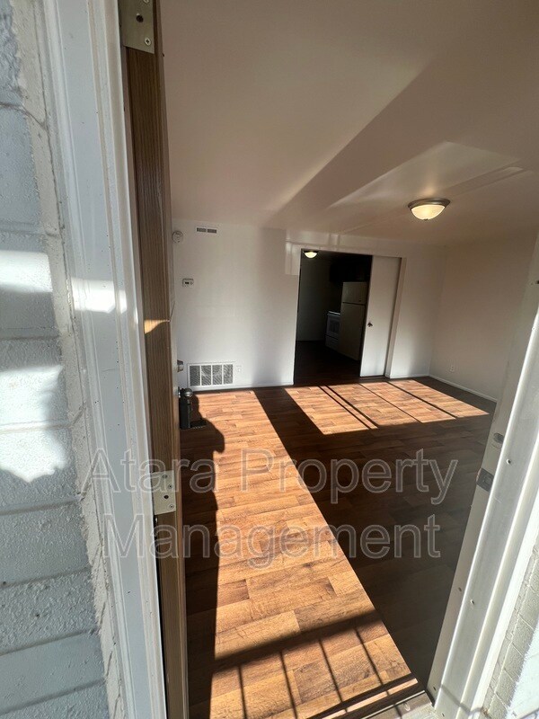 Building Photo - 461 Locust St