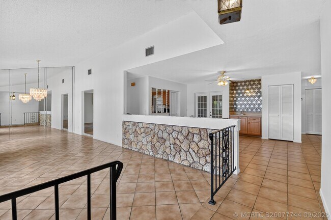 Foto del edificio - 1102 Westchester Dr E
