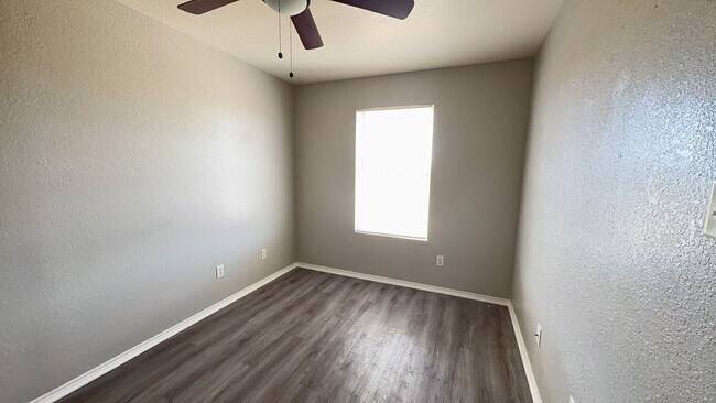 Building Photo - 4203 Deek Dr