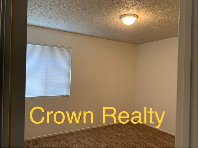 Building Photo - 1021 S E St