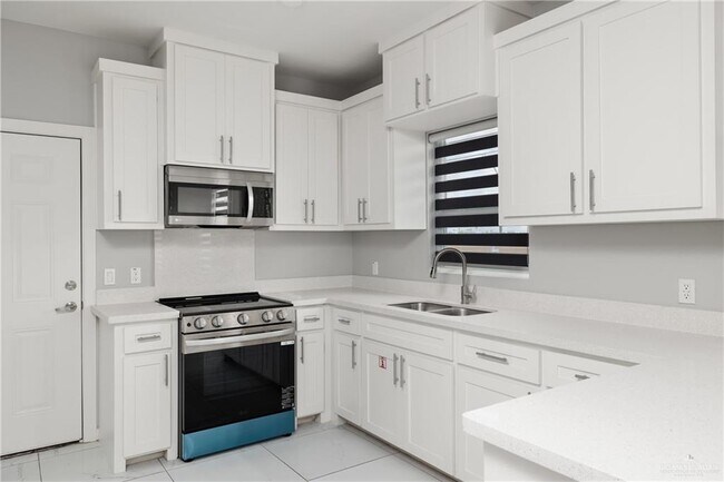 Foto del edificio - 11 Deluxe St