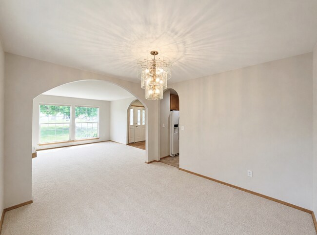 Building Photo - Expansive 3-Bed, 2-Bath House for Rent in Aspen Neighborhood off of Western Ave.!