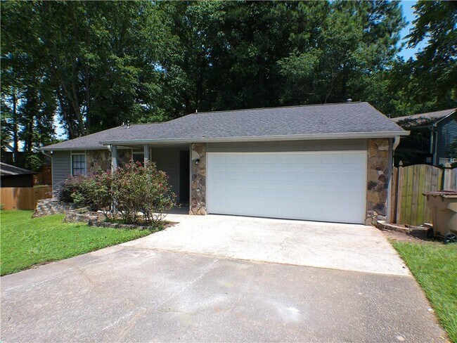 Building Photo - 10030 Piney Ridge Walk