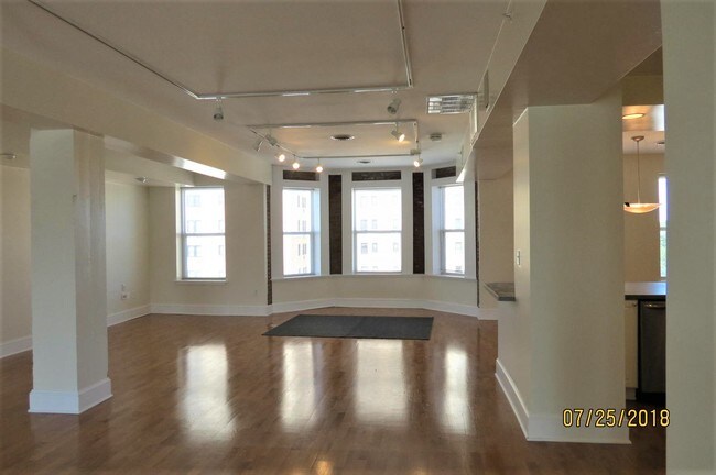Foto del edificio - 4954 W Pine Blvd