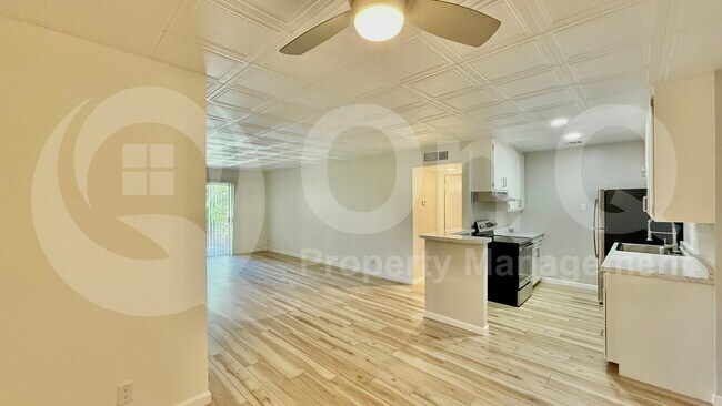 Building Photo - 5525 E Thomas Rd