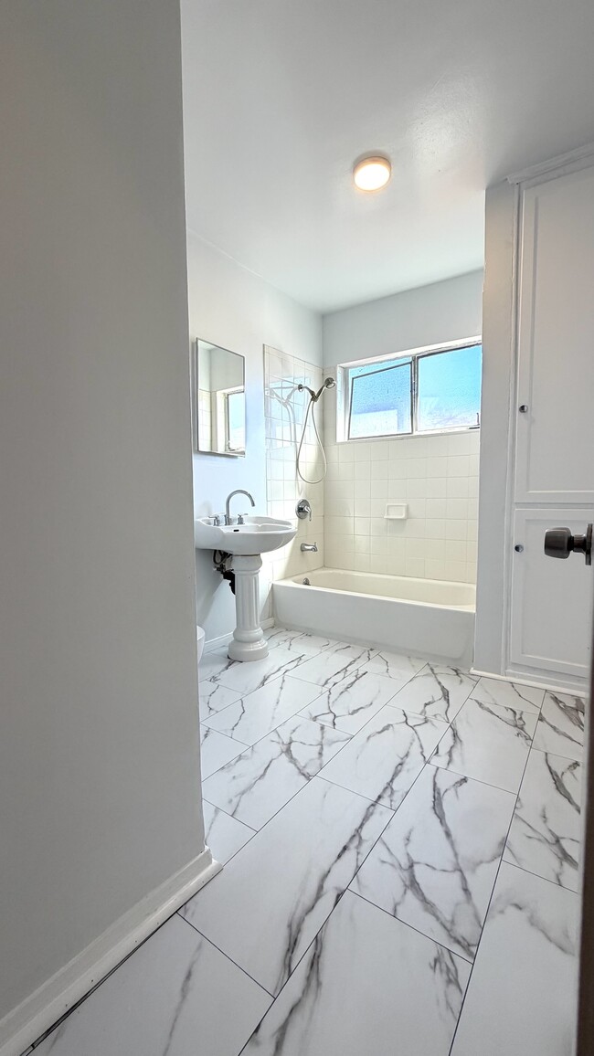 Foto del edificio - 5937 Gregory Ave