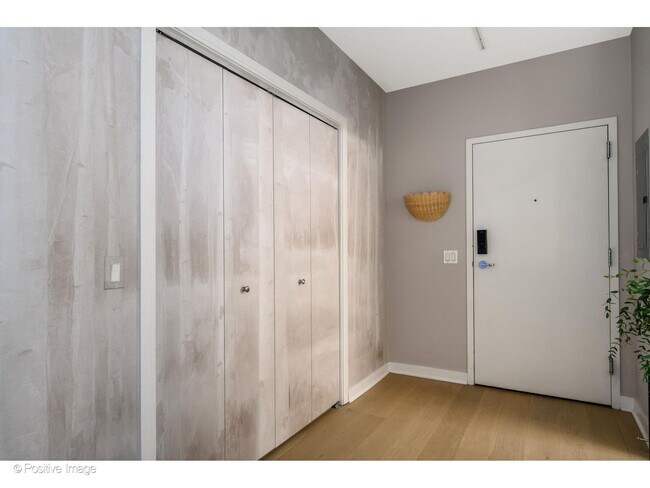Foto del edificio - 860 W Blackhawk St