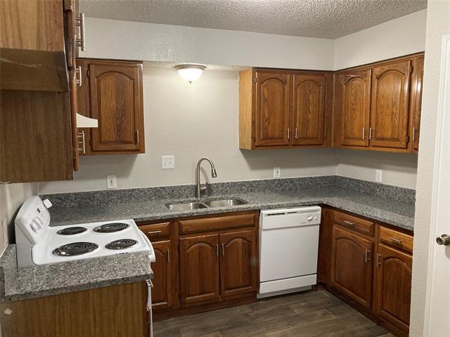 Building Photo - 10601 Flamewood Dr