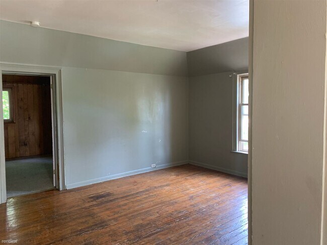 Foto del edificio - 1 br, 1 bath Duplex - 521 Throop St