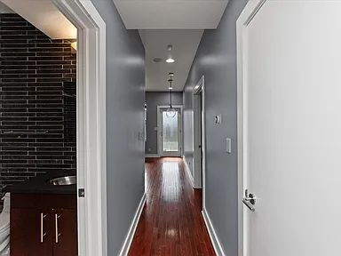 Building Photo - "Charming 2-Bedroom Apartment in Vibrant Chicago Locale – Your Urban Oasis Awaits!"