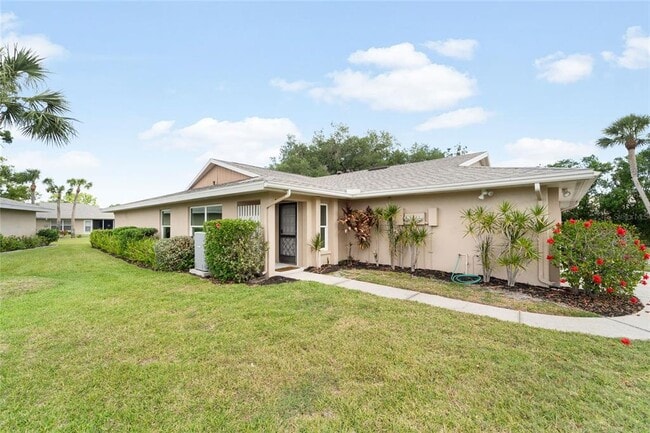 Building Photo - 5689 Evergreen Dr