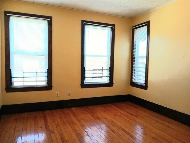 Building Photo - 44 B Park St