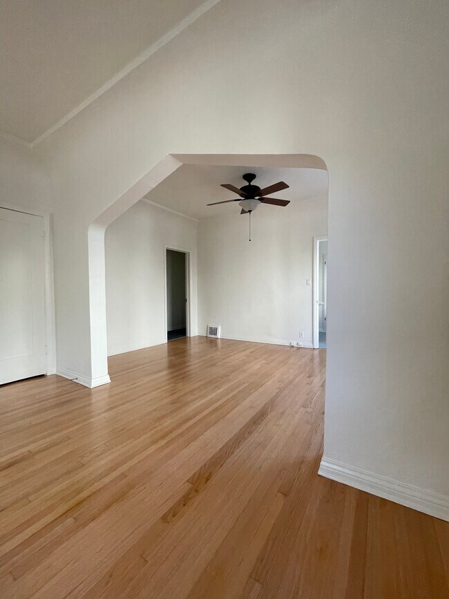 Foto del edificio - 339 N Sierra Bonita Ave