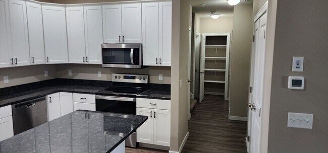 Foto del edificio - Beautiful 3 bedroom 3 bath  Townhouse