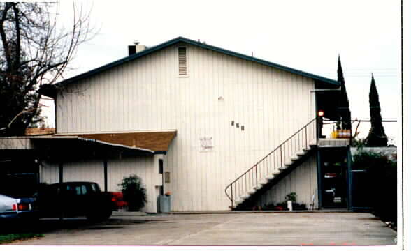 Primary Photo - 521 E Pine St