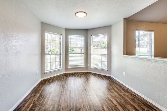 Building Photo - Coming Soon! 3 Bed 2 Bath House for Rent i...