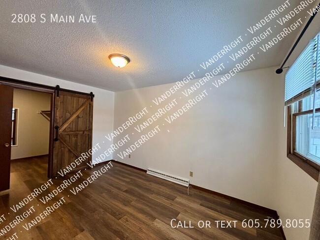 Foto del edificio - 2808 S Main Ave