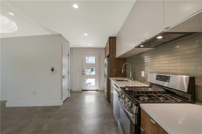Building Photo - 1806 Loreto Dr