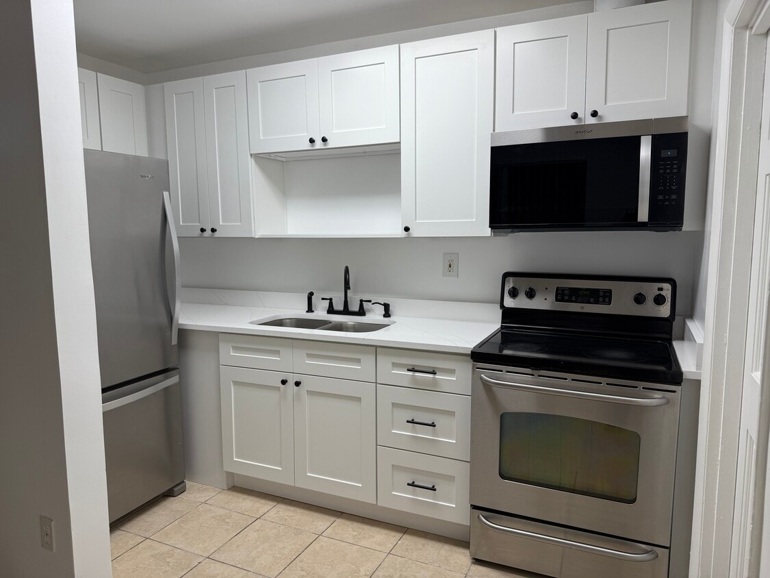Kitchen - 38 SW 7th St