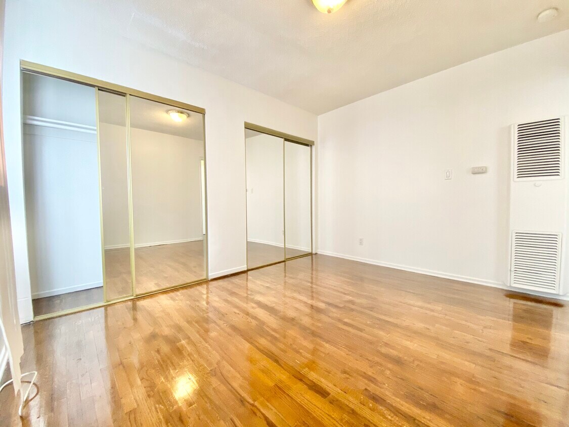 Foto principal - 1352 N Las Palmas Ave
