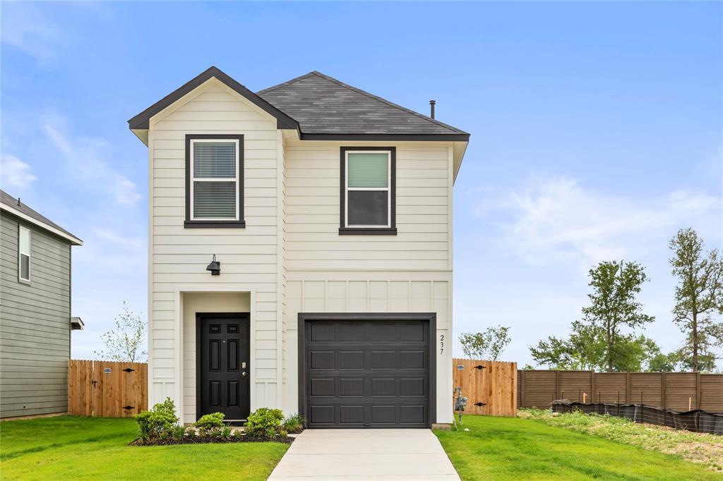 Foto principal - 237 Jackson Dr