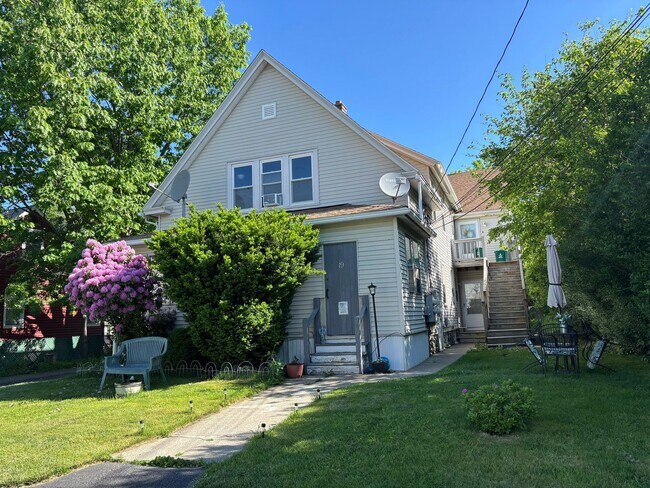 Foto del edificio - 19 Summerhill Ave