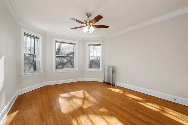 Building Photo - 1708 W Cornelia Ave