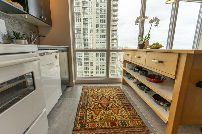 Building Photo - 11-3611 Brunel Ct