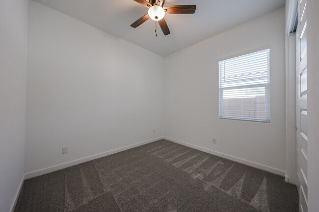 Foto del edificio - Beautiful 4 bedroom plus den home in Aloravita