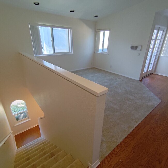 Foto del edificio - 2 Bedroom 2 Bath Townhome in North Pacific...