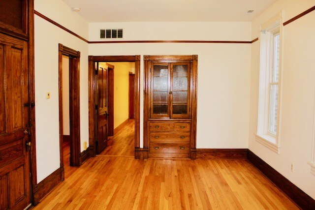 Primary Photo - 3013 S Wells St