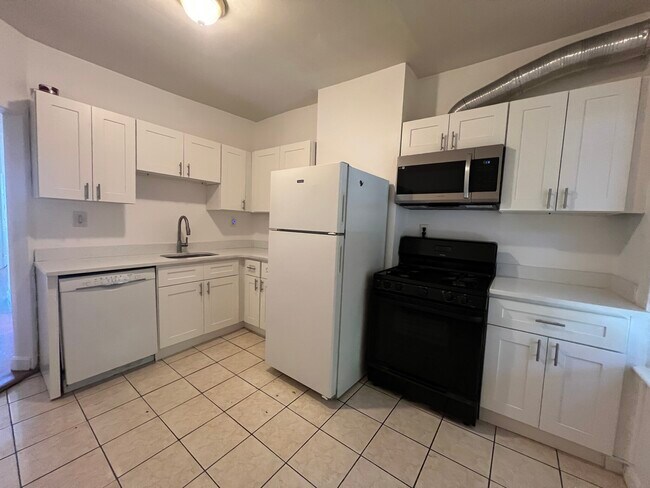 Building Photo - 846 Huntington Ave