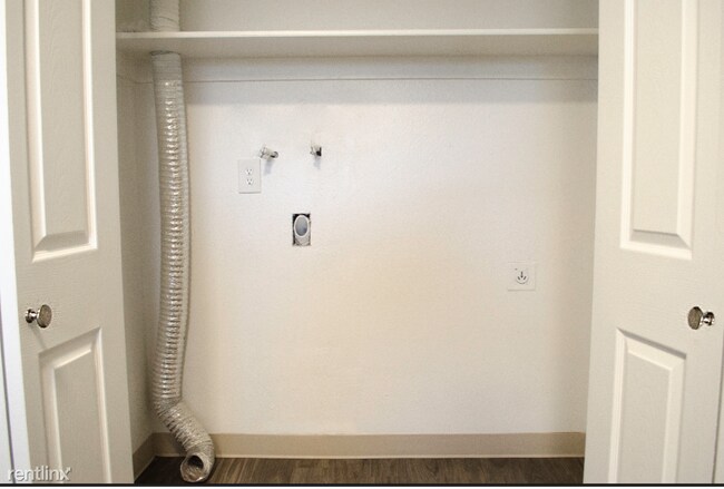 Foto del edificio - 2 br, 1 bath Apartment - 1801 W 700 N A12