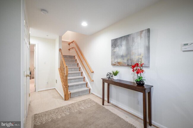 Building Photo - 122 Sanborn Pl