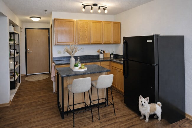 Building Photo - GLEN PLACE APARTMENTS