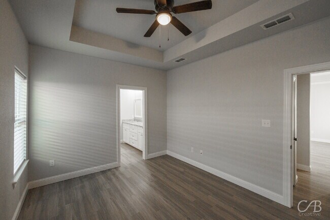 Foto del edificio - For Lease