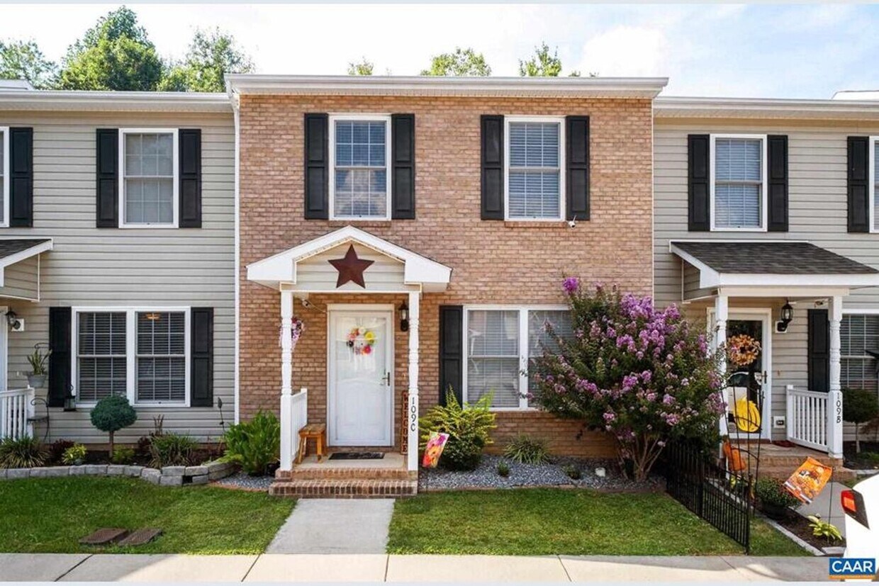 Foto principal - 2 Story Townhouse in Grottoes