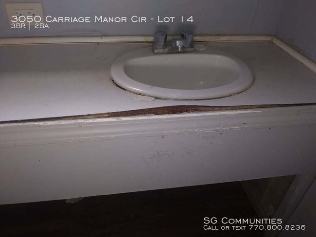 Building Photo - 3050 Carriage Manor Cir