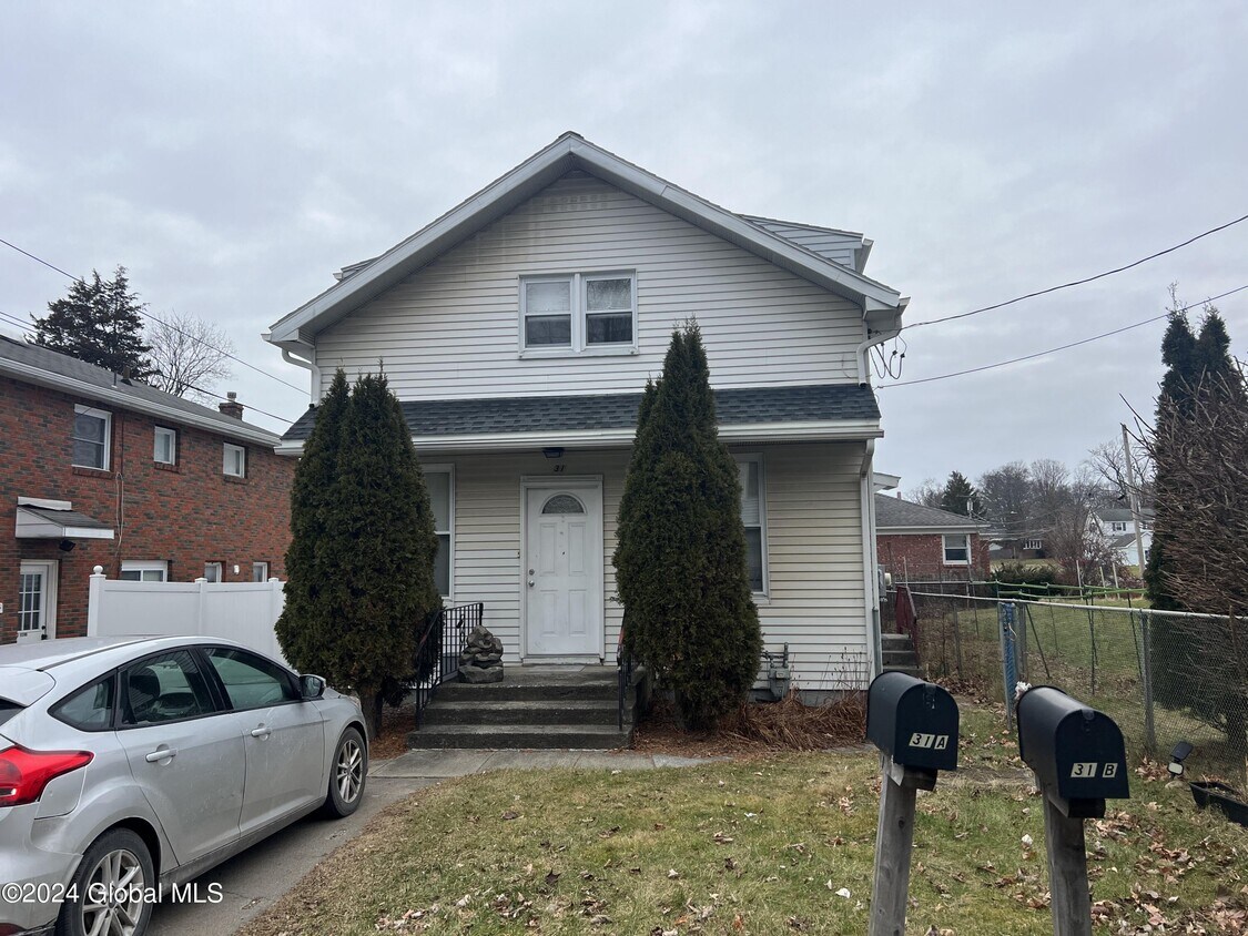 31 Wellington Ave Unit 2, Albany, NY 12203 Room for Rent in Albany