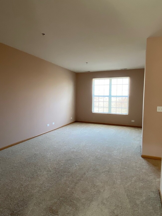 Building Photo - 2285 Beresford Dr