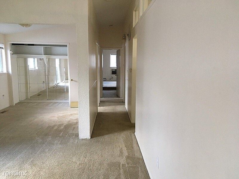 Foto principal - 3 br, 1 bath House - 29624 Fairfax Street