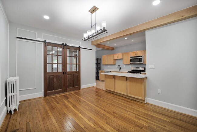 Foto del edificio - Sapcious Renovated Mt. Pleasant Home with ...